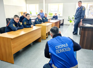  Делясь опытом: заведующий отделением СМП Урайской больницы провел занятия с сотрудниками МЧС