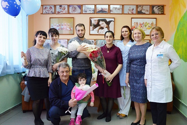 В Урайском роддоме состоялась торжественная выписка новорожденного