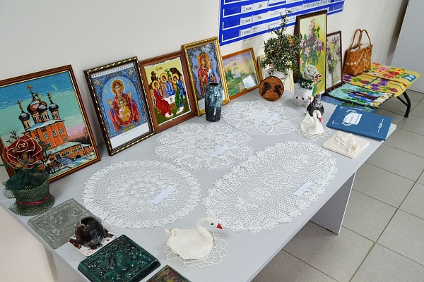 В детской поликлинике Урая прошла творческая выставка медицинских работников