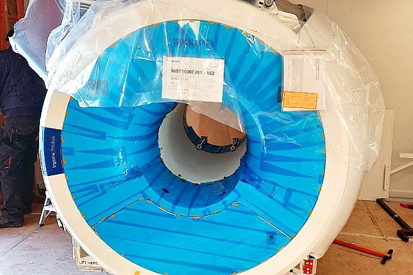 Из Москвы в Урай за пять дней. В больницу привезли аппарат МРТ