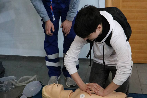 Фельдшеры отделения СМП приняли участие во Всероссийской ярмарке трудоустройства 