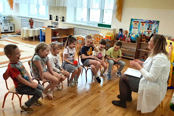 Праздник здоровья в детском саду: полезные «лучики» от врача-эпидемиолога