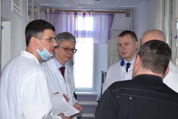 Директор Департамента здравоохранения Югры посетил Урайскую больницу