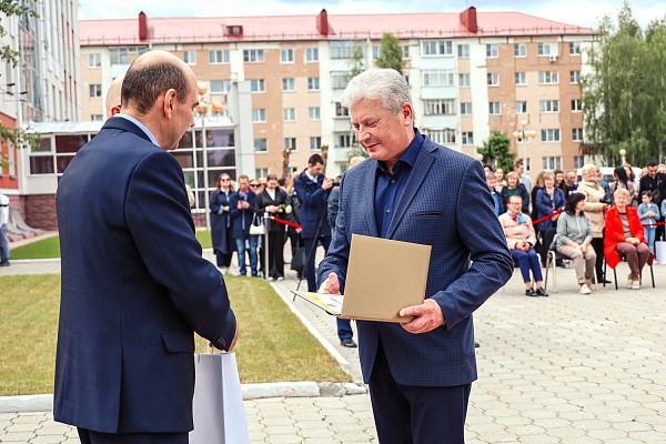 Имя заведующего отделением новорожденных занесли на городскую Доску почета
