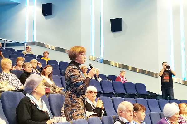 Разговоры о важном. Главный врач встретился с ветеранами города 