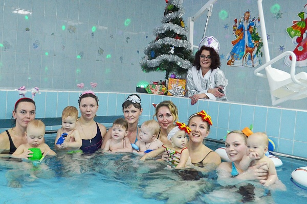 Плавать раньше, чем ходить. В Урайской больнице прошли водные соревнования
