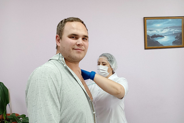 25 выездов совершили прививочные бригады в учреждения и на предприятия города