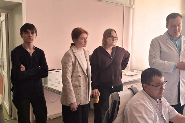 В Урайской городской клинической больнице прошла первая экскурсия для медицинского класса