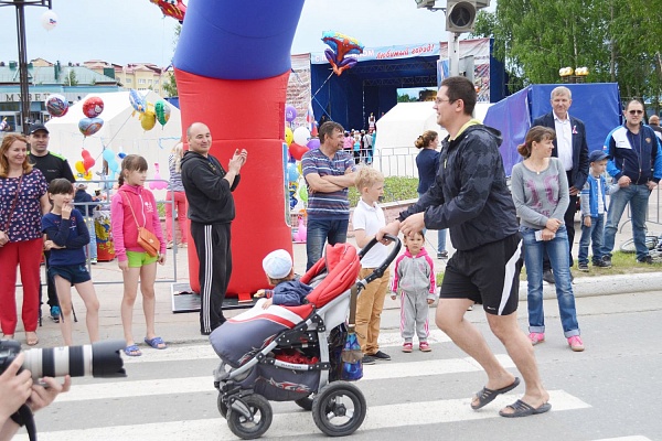 В Урае 12 июня на площади Первооткрывателей прошел фестиваль здорового образа жизни, посвященный празднованию Дня России 