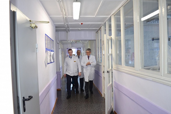 Директор Департамента здравоохранения Югры посетил Урайскую больницу