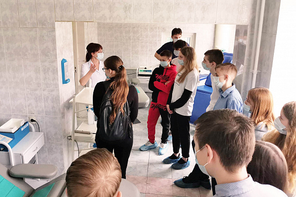 В отделении переливания крови Урайской больницы прошла экскурсия для школьников