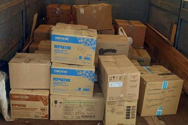 В Урайской больницы собрали 35 коробок гуманитарной помощи 