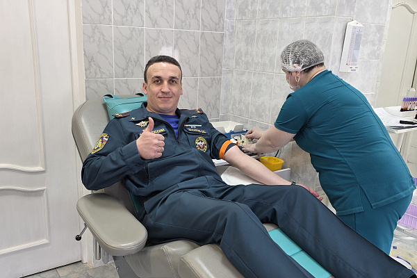 Кровь для жизни: огнеборцы стали донорами 