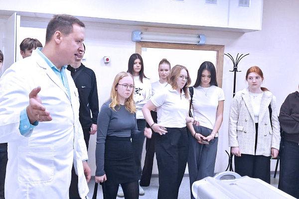 В Урайской городской клинической больнице прошла первая экскурсия для медицинского класса