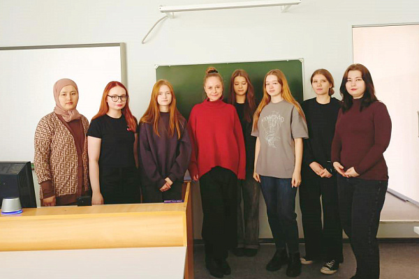 Специалисты Урайской больницы рассказали студентам о важных аспектах здоровья 