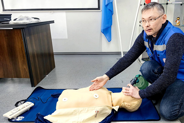  Делясь опытом: заведующий отделением СМП Урайской больницы провел занятия с сотрудниками МЧС