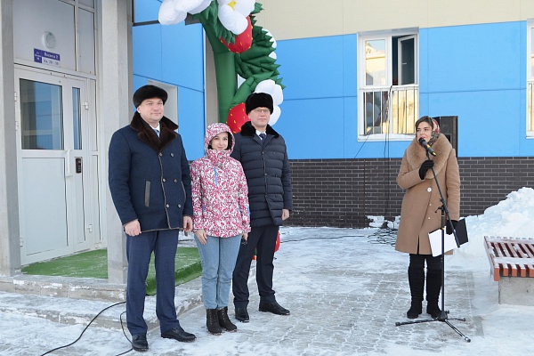 Сотрудники Урайской больницы получили новые квартиры 