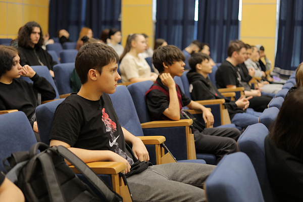 Специалисты Урайской больницы рассказали студентам о важных аспектах здоровья 