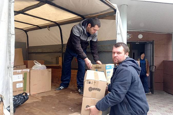 В Урайской больницы собрали 35 коробок гуманитарной помощи 