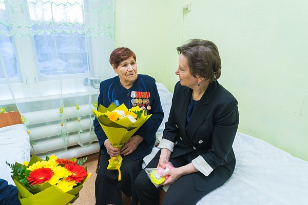 Губернатор Югры Наталья Комарова посетила стационар Урайской больницы