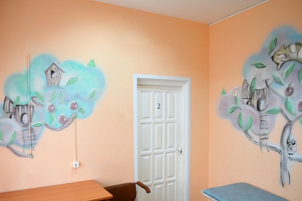 Для самых маленьких. В стационаре Урайской больницы украсили стены палаты