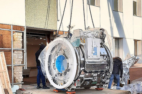 Из Москвы в Урай за пять дней. В больницу привезли аппарат МРТ