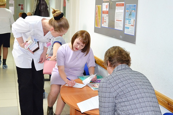 В Урае прошла онкоакция среди жительниц города «Подумай о себе!»
