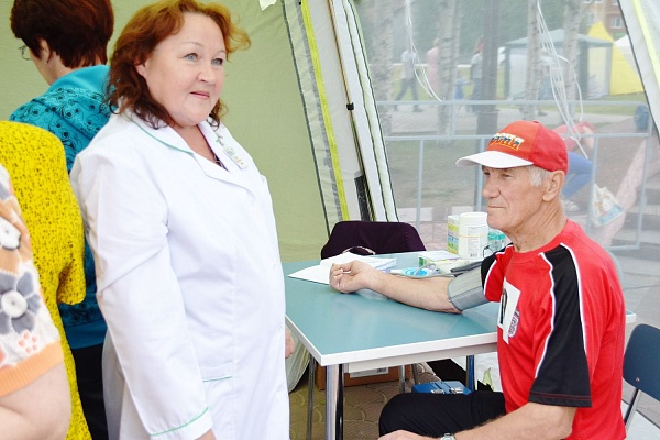 В Урае 12 июня на площади Первооткрывателей прошел фестиваль здорового образа жизни, посвященный празднованию Дня России 