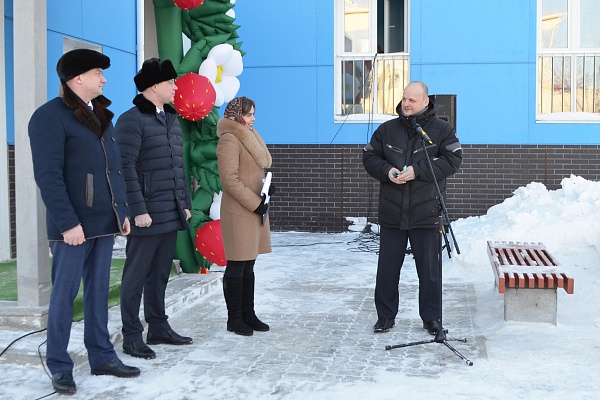 Сотрудники Урайской больницы получили новые квартиры 