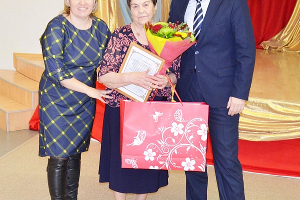 Юбилей, концерт и масса положительных эмоций. Ветераны – медики отметили День пожилого человека