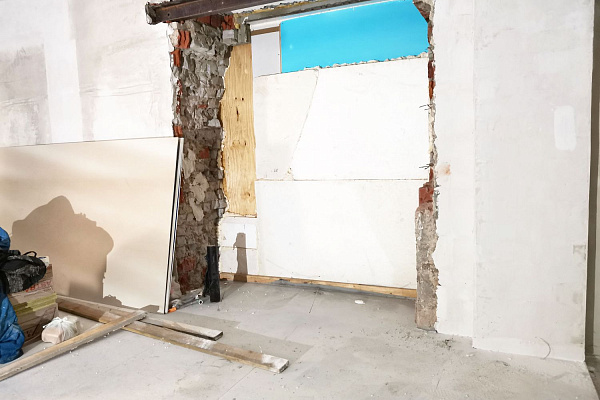 Все работы идут по графику. В Урайской больнице завершается этап подготовки помещения для МРТ