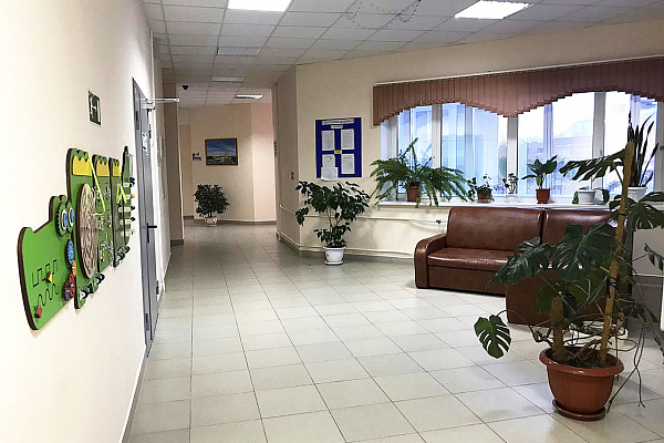 В детской поликлинике Урайской больницы появились яркие развивающие комплексы