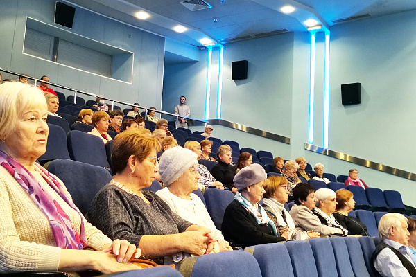 Разговоры о важном. Главный врач встретился с ветеранами города 