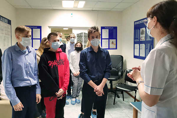 В отделении переливания крови Урайской больницы прошла экскурсия для школьников