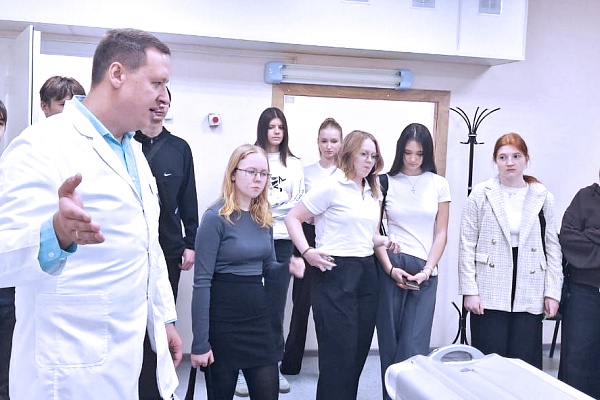 В Урайской городской клинической больнице прошла первая экскурсия для медицинского класса