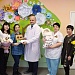 В Урайской больнице вручили первый подарок «Расту в Югре»